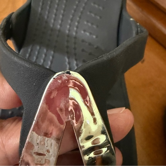Crocs Women's Sanrah Liquid Silver Teardrop Black Flip Flop sandal size 5 shoe - Picture 13 of 13
